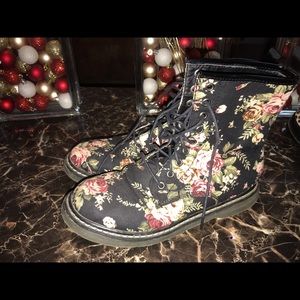 Wild Diva Lounge Floral Lace-Up Boots Sz 7 1/2